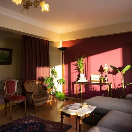 0098 - Cozy And Nostalgic Flat, Pera. Apartamento