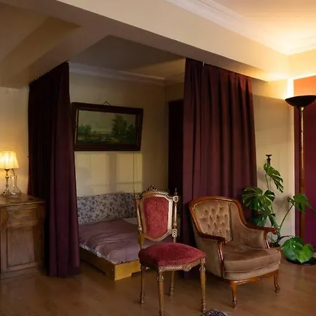 0098 - Cozy And Nostalgic Flat, Pera. *
